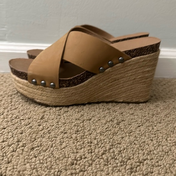 Lucky Sandals - Picture 2 of 9